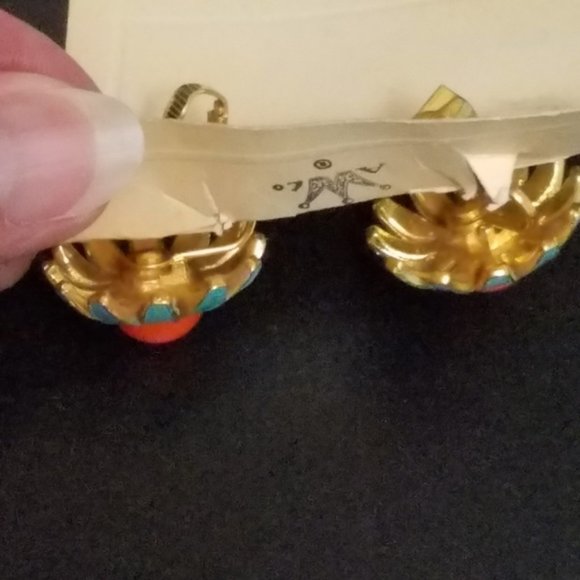 Vintage Weiss Enamel Flower Earrings Original Card - Picture 3 of 4